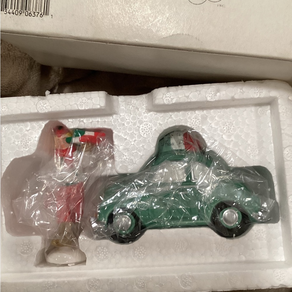Department 56 Pizza Delivery set retired - Picture 5 of 9